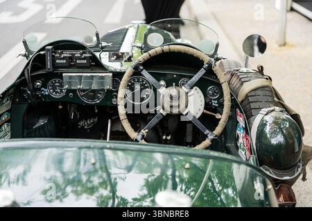 BERLINO - 10 MAGGIO 2025: Interni classici di Riley 9 Touring (1937) al Classic Days Berlin. Artigianato di lusso britannico pre-bellico. Foto Stock