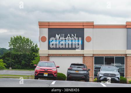 New Hartford, New York - 26 giugno 2025: Primo piano pf Milan laser Hair Removal, fondata nel 2012 da due medici certificati con oltre 390 locati Foto Stock