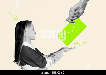 Immagine di schizzo composito design tendenza grafica collage di giovane signora sorriso tenere a mano prendere lettera dialogo sms comunicazione messaggio vocale Foto Stock