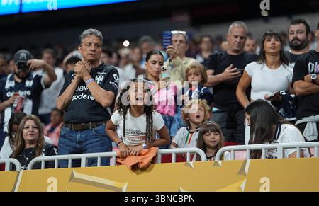 Atlanta, Stati Uniti. 1 luglio 2025. Gli spettatori reagiscono prima del turno di 16 partite tra il Borussia Dortmund tedesco e il CF Monterrey del Messico alla Coppa del mondo per club FIFA 2025 al Mercedes-Benz Stadium di Atlanta, Georgia, Stati Uniti, 1° luglio, 2025. crediti: Huang Zongzhi/Xinhua/Alamy Live News Foto Stock