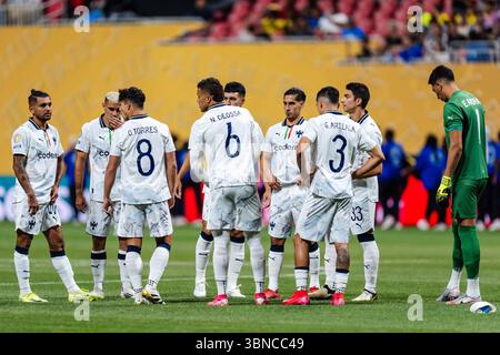 Atlanta, Georgia, Stati Uniti. 1 luglio 2025. I giocatori del C.F. Monterrey si riuniscono prima della partita della Coppa del mondo per club FIFA Borussia Dortmund vs C.F. Monterrey al Mercedes Benz Stadium. (Credit Image: © Malachi Gabriel/ZUMA Press Wire) SOLO PER USO EDITORIALE! Non per USO commerciale! Foto Stock