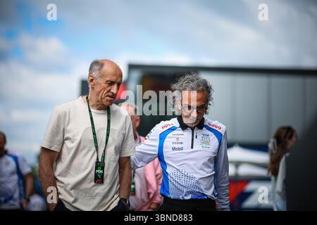 Laurent Mekies, Team Principal presso Visa Cash App, Racing Bulls, con il vecchio team manager Racing Buls: Franz Tost durante il GP d'Austria, Spielberg 26- Foto Stock