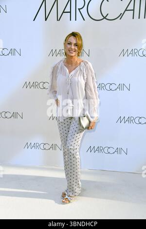 Monika Sozanska bei der Marc Cain Fashion Show Una TRANQUILLA RIBELLIONE a Berlino AM 01.07.2025 *** Monika Sozanska al Marc Cain Fashion Show Una TRANQUILLA RIBELLIONE A Berlino il 01 07 2025 Foto Stock