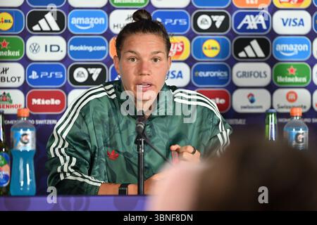 Sion, Svizzera. 2 luglio 2025. Elena Linari d'Italia nella foto durante una conferenza stampa della nazionale di calcio femminile d'Italia, ha chiamato le Azzurre in vista della partita 1 al campionato europeo in Svizzera 2025, mercoledì 2 luglio 2025 a Sion, Svizzera. Crediti: Sportpix/Alamy Live News Foto Stock