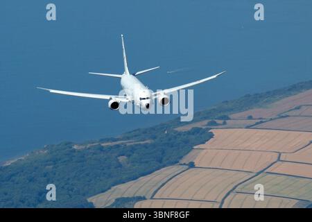 US Navy Boeing P‑8A Poseidon reg 168764 taxi presso RNAS Yeovilton. Il pattugliatore marittimo a quattro motori (CFM56‑7 BE Turbofans), basato sul 737‑800, conduce missioni ASW, ASuW e ISR utilizzando sonoboe, siluri e missili Harpoon. Foto Stock