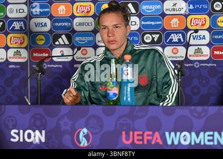 Sion, Svizzera. 2 luglio 2025. Elena Linari d'Italia nella foto durante una conferenza stampa della nazionale di calcio femminile d'Italia, ha chiamato le Azzurre in vista della partita 1 al campionato europeo in Svizzera 2025, mercoledì 2 luglio 2025 a Sion, Svizzera. Crediti: Sportpix/Alamy Live News Foto Stock