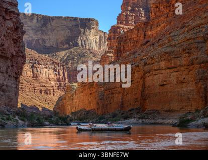 Rafting sul fiume Colorado nel Grand Canyon National Park, Arizona. Foto Stock