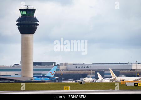 La torre di controllo all'aeroporto internazionale di Manchester Foto Stock