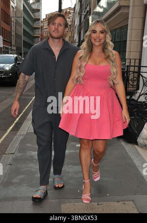 Tommy Mallet e Georgia Kousoulou all'ITV Summer Party 2023, The Mandrake Hotel, Newman Street, mercoledì 19 luglio 2023 a Londra, Inghilterra, Regno Unito. CAP/CAN ©CAN/Capital Pictures Foto Stock