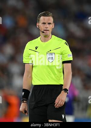 BRATISLAVA - l'arbitro Sander van der Eijk allo Stadio Nazionale di calcio durante la finale del Campionato europeo Under-21 tra Young England e Young Germany. ANP | Hollandse Hoogte | GERRIT VAN KEULEN Foto Stock