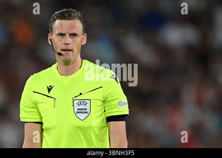 BRATISLAVA - l'arbitro Sander van der Eijk allo Stadio Nazionale di calcio durante la finale del Campionato europeo Under-21 tra Young England e Young Germany. ANP | Hollandse Hoogte | GERRIT VAN KEULEN Foto Stock