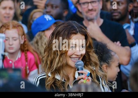 Londra, Regno Unito. 11 giugno 2025. La cantante e cantautrice RITA ora si esibisce all'esterno della stazione King's Cross in un evento di musica pop-up ospitato da DJ AG. Foto Stock