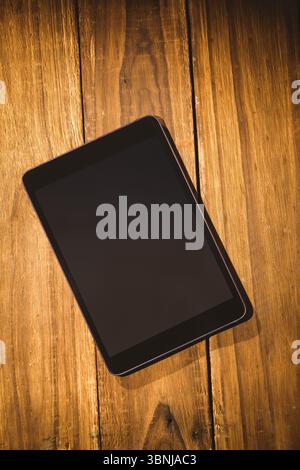 Sovraccarico del tablet sulla scrivania Foto Stock