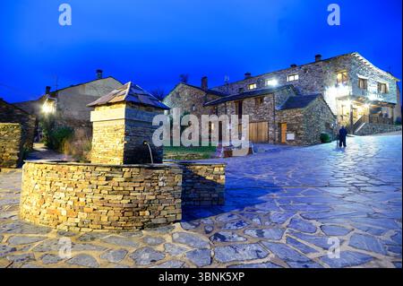 Città collinare di Valverde de los Arroyos, Guadalajara, Spagna Foto Stock