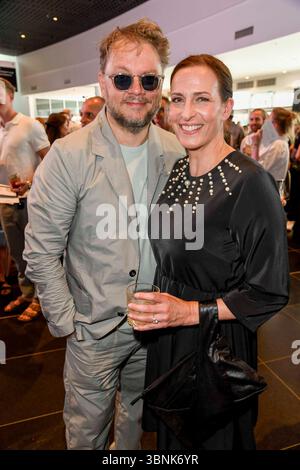 Marc Schubring und Ulrike Frank zu Gast auf der Fashion Show von Kilan Kerner mit dem Titel die gestohlenen Kinder Primavera Estate 2026 in der Uber Arena am 02.Juli 2025 a Berlino Berlino Germania *** Marc Schubring e Ulrike Frank come ospiti alla sfilata di Kilan Kerner intitolata The Stolen Children Primavera Estate 2026 alla Uber Arena il 2 luglio 2025 a Berlino Berlino Germania Foto Stock