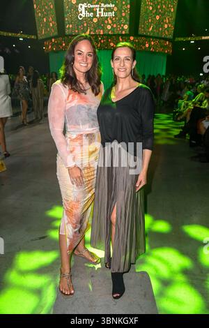 Saskia Grimm und Ulrike Frank zu Gast auf der Fashion Show von Danny Reinke mit dem Titel The Hunt Primavera Estate 2026 in der Uber Arena AM 02.Juli 2025 a Berlino Berlin Deutschland *** Saskia Grimm e Ulrike Frank come ospiti alla sfilata di Danny Reinke intitolata The Hunt Primavera Estate 2026 alla Uber Arena il 2 luglio 2025 a Berlino Berlino Germania Foto Stock