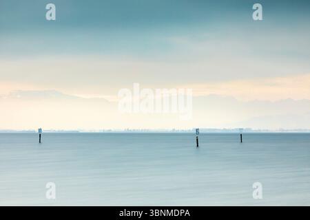 Marchio marittimo nel lago di Costanza vicino a Wasserburg Foto Stock
