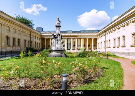 Bibliotheque Louis Aragon ad Amiens nel dipartimento della somme nella regione francese dell'alta Francia Foto Stock
