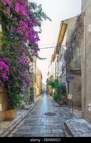 Villaggio di St Tropez sulla Costa Azzurra Foto Stock