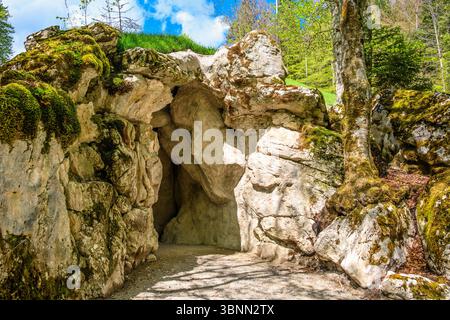 Germania, Baviera, Ammergau, Ettal, distretto di Linderhof, parco del castello di Linderhof, ingresso alla Grotta di Venere Foto Stock