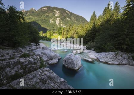 Le grandi vasche di Soca (Velika korita SOCE) e le gole lungo il sentiero Soca nel Parco Nazionale del Triglav. Foto Stock