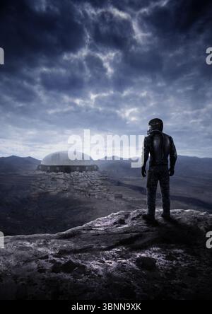 Un uomo con maschera respiratoria, casco e tuta da combattimento, pianeta alieno, biosfera, città, insediamento, colonia, cielo nuvoloso, montagne, paesaggio arido, rocce, Foto Stock
