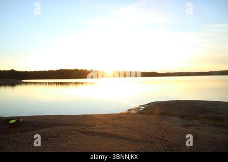 Tramonto sul lago Meiko a Kirkkonummi, Finlandia. Foto Stock