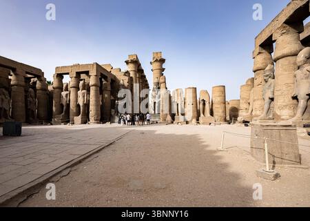 Tempio di Luxor, sala Ramses II e 2nd Pylon, Luxor, Egitto, Nord Africa, Africa Foto Stock
