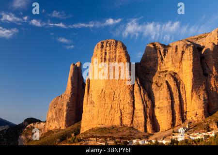 Mallos de Riglos, Riglos, La Hoya, Huesca, Spagna Foto Stock