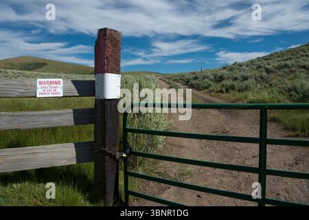 Nessun segnale di violazione su strada privata vicino a terreni pubblici nell'Idaho centro-meridionale Foto Stock