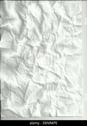 Rendering fotorealistico che mostra un foglio di carta bianca deformato e disteso su una superficie piana con grinze Foto Stock
