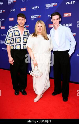 Sebastiano Schweitzer, Alina Wichmann e Mike Leon Lichtenberg bei der Verleihung der Bunte New Faces Awards Style 2025 im Telegraphenamt. Berlino, 03.07.2025 *** Sebastiano Schweitzer, Alina Wichmann e Mike Leon Lichtenberg alla presentazione del Bunte New Faces Awards Style 2025 al Telegraphenamt Berlin, 03 07 2025 foto:Xn.xKubelkax/xFuturexImagex faces 5811 Foto Stock