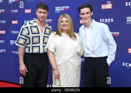 Sebastiano Schweitzer, Alina Wichmann e Mike Leon Lichtenberg bei der Verleihung der Bunte New Faces Awards Style 2025 im Telegraphenamt. Berlino, 03.07.2025 *** Sebastiano Schweitzer, Alina Wichmann e Mike Leon Lichtenberg alla presentazione del Bunte New Faces Awards Style 2025 al Telegraphenamt Berlin, 03 07 2025 foto:Xn.xKubelkax/xFuturexImagex faces 5812 Foto Stock