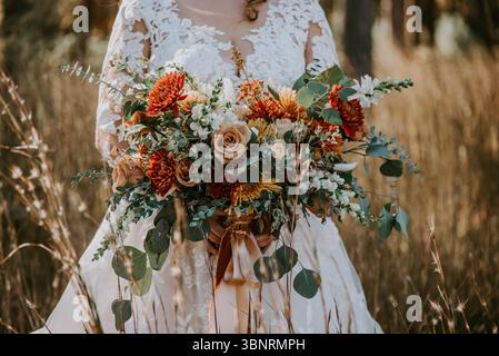 Bouquet nuziale in stile rustico autunnale Foto Stock