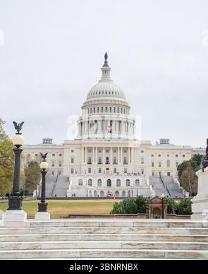 Direttamente sulla vista del Campidoglio di Washington DC Foto Stock