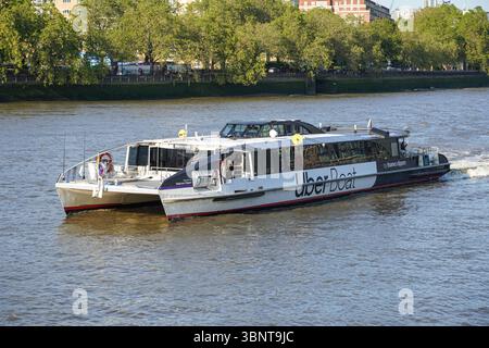 Tamigi Clipper, Uber Boat sul fiume Tamigi a Londra Inghilterra Regno Unito Foto Stock