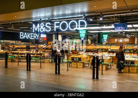 Marks and Spencer food Hall, Londra Inghilterra Regno Unito Foto Stock