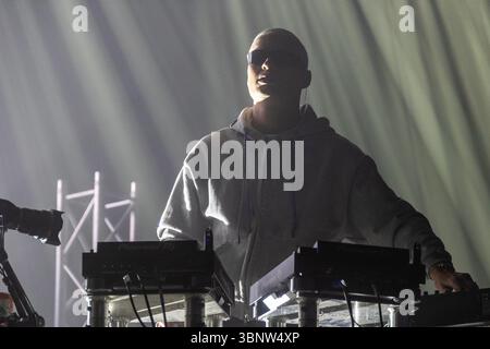 Roskilde, Danimarca. 4 luglio 2025. Il produttore danese Anton Westerlin si esibisce dal vivo all'Arena al Roskilde Festival 2025. Il festival è il più grande del suo genere nei nordici con un atteso di 130.000 partecipanti durante i 7 giorni in cui si svolge il festival. L'area campeggio apre quattro giorni prima del festival. I titoli di coda includono Olivia Rodrigo, Charli XCX, Fontaines D.C. e MØ. Credito: SOPA Images Limited/Alamy Live News Foto Stock