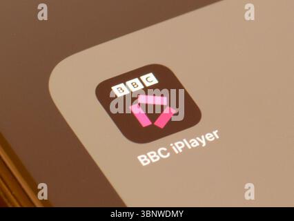 Applicazione streaming BBC iPlayer sullo schermo dello smartphone Foto Stock