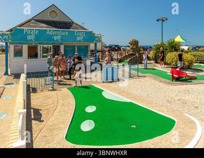 Campo da golf sul lungomare di Hastings. Foto Stock