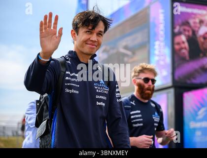 TOWCESTER, REGNO UNITO. 4 luglio: Alexander Albon (Thailandia) della Williams Racing arriva durante il Gran Premio di Gran Bretagna Qatar Airways 2025 sul circuito di Silverstone venerdì 4 luglio 2025 a TOWCESTER, INGHILTERRA. Crediti: Taka G Wu/Alamy Live News Foto Stock