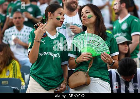 Philadelphia, Stati Uniti. 4 luglio 2025. I tifosi del Palmeiras assisteranno ai quarti di finale della Coppa del mondo FIFA Club 2025 al Lincoln Financial Field di Philadelphia, USA, il 4 luglio 2025. Foto di Chris Brunskill/UPI credito: UPI/Alamy Live News Foto Stock
