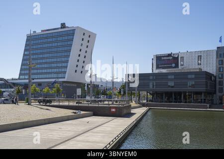 Moderno edificio per uffici e casinò, Stena Line, Schwedenkai, Kiel, Kiel Fjord, Mar Baltico, Schleswig-Holstein, Germania, Europa Foto Stock