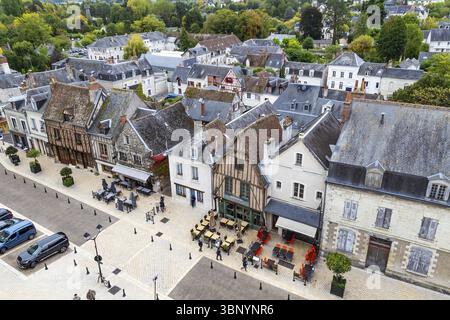 Amboise, Francia - 16 ottobre 2019: Panoramica del villaggio storico di amboise dal castello di Amboise nel centro storico della città, Amboise, Frankrijk Foto Stock