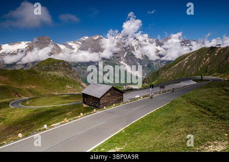 Summer Drive sulla Grossglockner High Alpine Road, Austria. Foto Stock