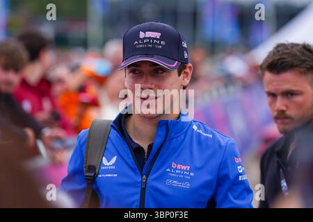 Silverstone, Regno Unito. 5 luglio 2025. Franco Colapinto 43 (ARG), Alpine A525 arriva al paddock durante la FORMULA 1 QATAR AIRWAYS BRITISH GRAND PRIX 2025 sul circuito di Silverstone, Silverstone, Inghilterra, Regno Unito il 5 luglio 2025 Credit: Robbie Hoad/Every Second Media Credit: Every Second Media/Alamy Live News Foto Stock