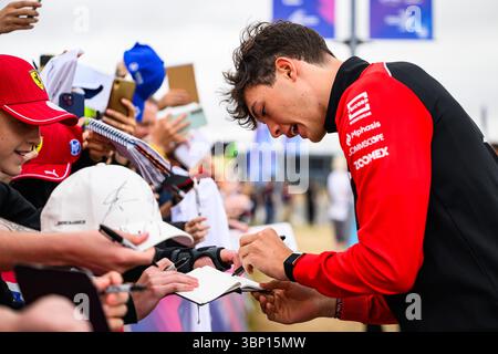 TOWCESTER, REGNO UNITO. 05 luglio: Oliver Bearman del team Haas F1 arriva durante il Gran Premio d'Inghilterra 2025 del Qatar Airways al circuito di Silverstone sabato 05 luglio 2025 a TOWCESTER, INGHILTERRA. Crediti: Taka G Wu/Alamy Live News Foto Stock