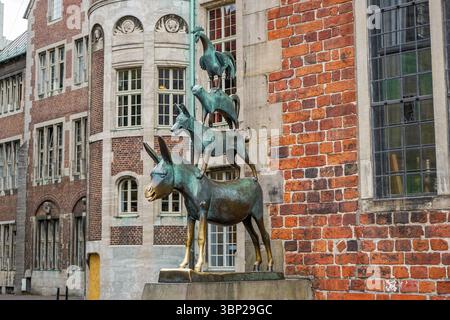 Statua dei musicisti della città di Brema a Brema, Germania Foto Stock