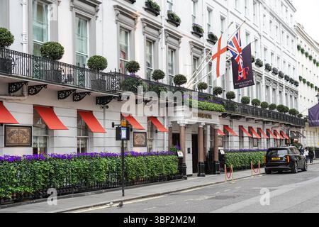Brown's Hotel a Mayfair, facciata esterna, ingresso, Londra Inghilterra Regno Unito Foto Stock