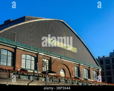 Toronto, Ontario - 7 ottobre 2023: Segnali esterni del St Lawrence Market nel centro di Toronto Foto Stock